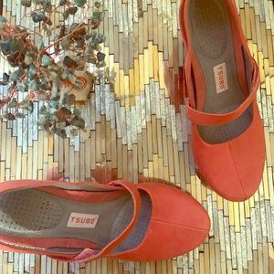 Comfortable TSUBO peach Mary Jane short heel..